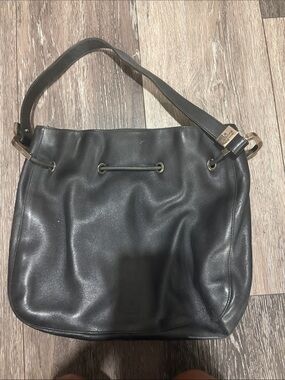 Gucci Black Leather Shoulder Bag with Gold-Tone Accents